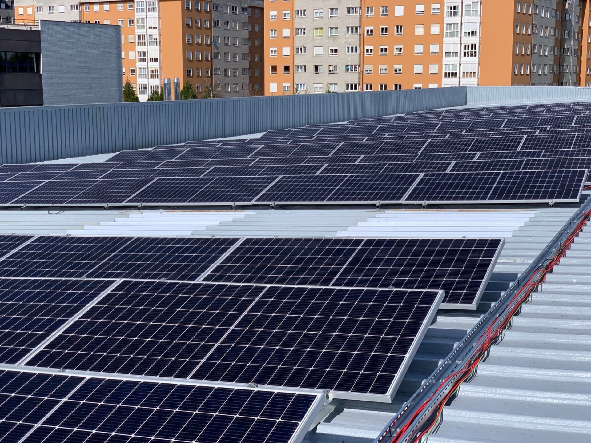 Instalación Solar Fotovoltaica en Supercash Oviedo
